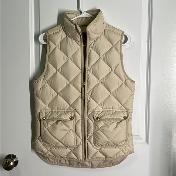 Women’s cream colored J.Crew quilted vest size XS - Picture 1 of 3